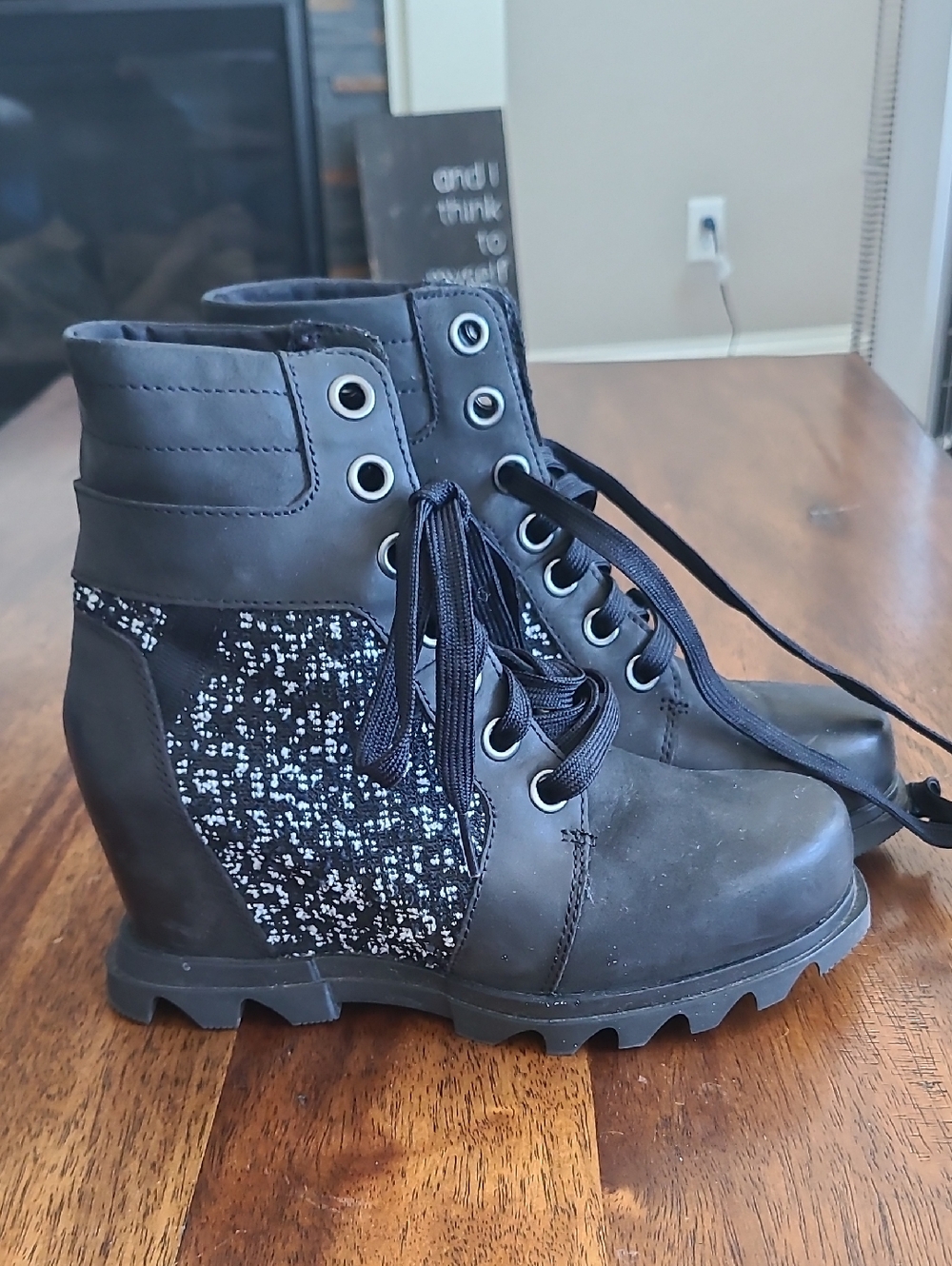 Sorel Joan of Arctic Wedge III Lexie Womens 6.5 Black Leather Boots Outdoor
